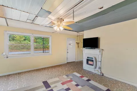 Living - 309 Flat Dr, Buffalo, SC 29321 photo 1 of 2