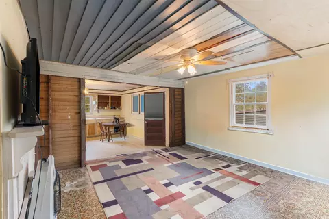 Living - 309 Flat Dr, Buffalo, SC 29321 photo 2 of 2