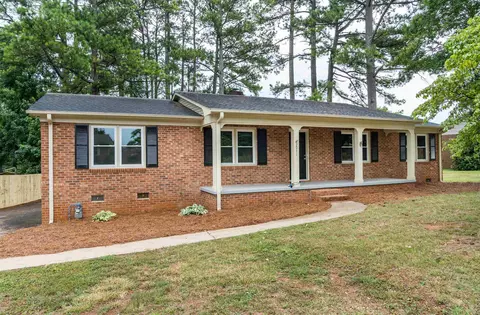 2031 Evergreen Dr, Boiling Springs, SC 29316
