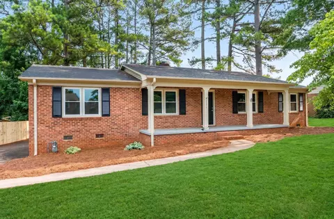 2031 Evergreen Dr, Boiling Springs, SC 29316