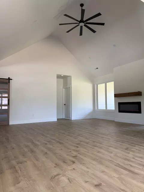 Living - 141 Babb Rd, Campobello, SC 29322 photo 2 of 2