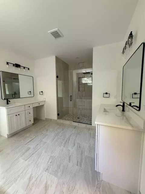 Bath - 141 Babb Rd, Campobello, SC 29322 photo 3 of 11