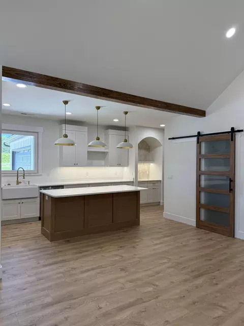 Kitchen - 141 Babb Rd, Campobello, SC 29322 photo 1 of 6