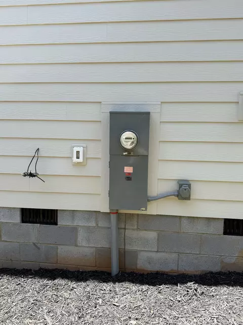 Exterior - 141 Babb Rd, Campobello, SC 29322 photo 6 of 7