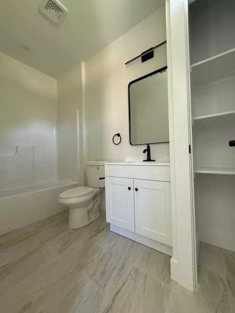 Bath - 141 Babb Rd, Campobello, SC 29322 photo 8 of 11