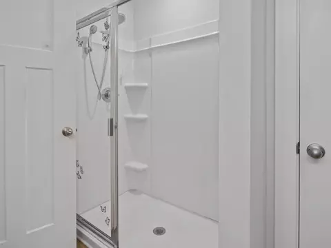 Bath - 1553 Rivermeade Dr, Moore, SC 29369 photo 3 of 6