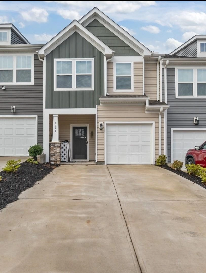 Exterior - 1553 Rivermeade Dr, Moore, SC 29369 photo 2 of 5