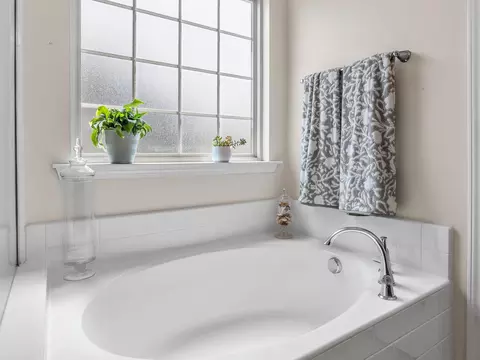 Bath - 278 E Pyrenees Dr, Lyman, SC 29365 photo 2 of 4