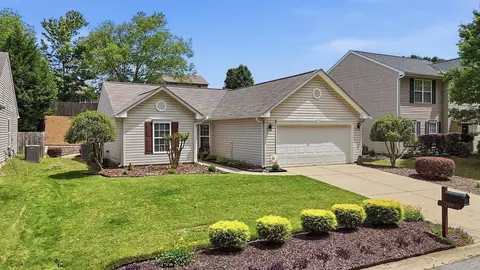 205 Garfield Ln, Simpsonville, SC 29681