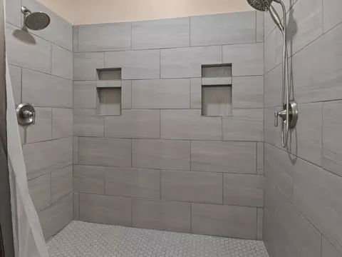 Bath - 225 Aurora Ln, Tryon, NC 28782 photo 3 of 5