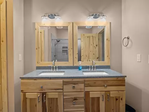 Bath - 225 Aurora Ln, Tryon, NC 28782 photo 2 of 5