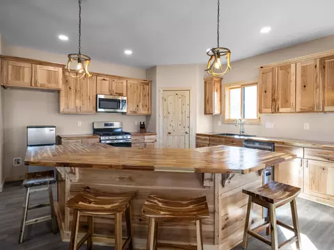 Kitchen - 225 Aurora Ln, Tryon, NC 28782 photo 3 of 6