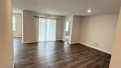 Living - 155 Dillon St, Chesnee, SC 29323 photo 2 of 3