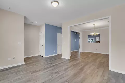 Living - 105 Viewmont Dr, Duncan, SC 29334 photo 4 of 4