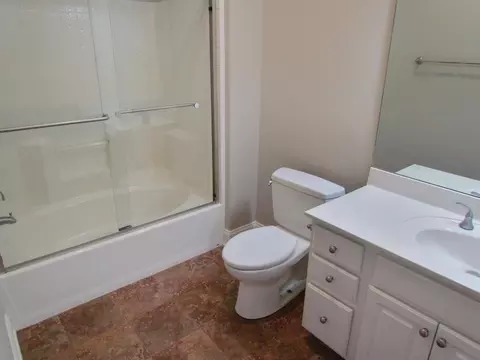 Bath - 529 Albatross Rd, Easley, SC 29640 photo 4 of 5