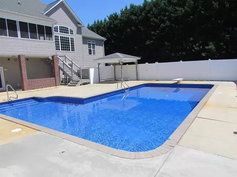 Exterior - 529 Albatross Rd, Easley, SC 29640 photo 3 of 4