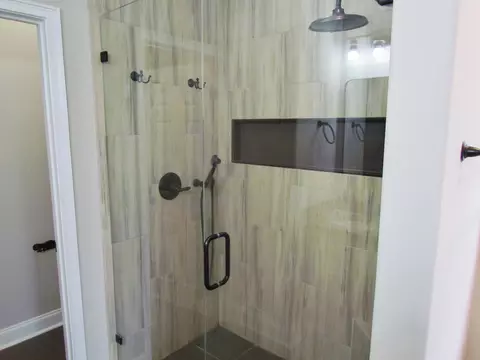 Bath - 529 Albatross Rd, Easley, SC 29640 photo 3 of 5