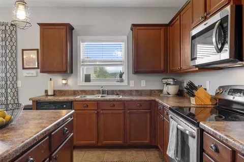 Kitchen - 11 Harwick Ct, Easley, SC 29642 photo 3 of 4