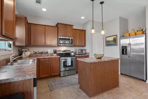 Kitchen - 11 Harwick Ct, Easley, SC 29642 photo 2 of 4