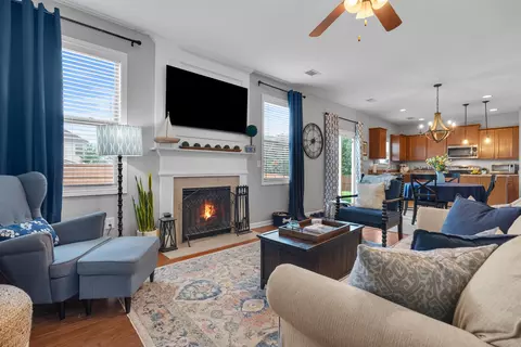 Living - 11 Harwick Ct, Easley, SC 29642 photo 2 of 4