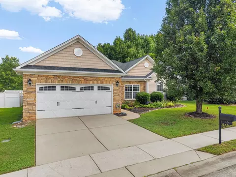 10 Paranor Dr, Simpsonville, SC 29681