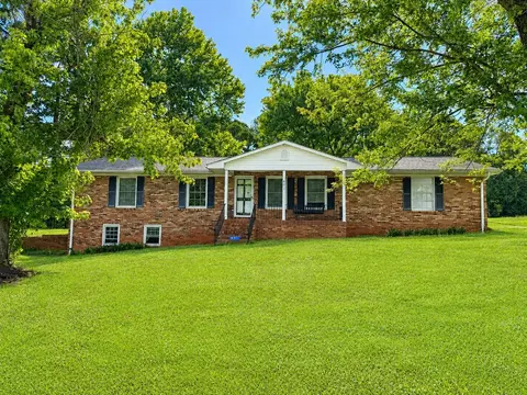 631 Riveroak Cir, Inman, SC 29349