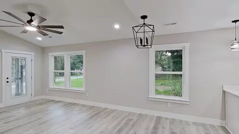 Living - 155 Hadden Ave, Duncan, SC 29334 photo 2 of 2