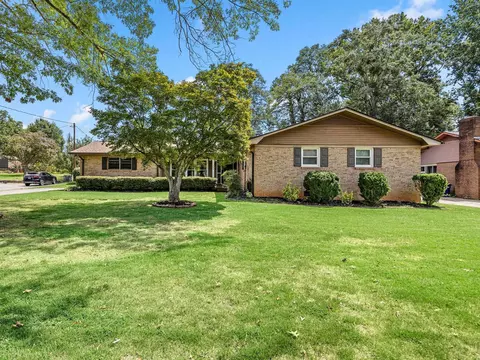 209 Navaho Dr, Spartanburg, SC 29301