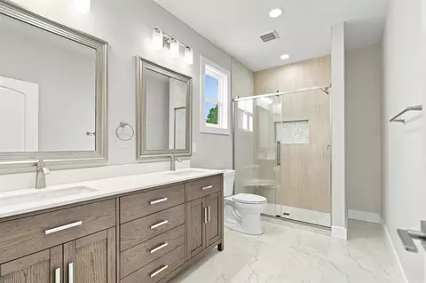 Bath - 1589 Sandy Ford Rd, Chesnee, SC 29323 photo 3 of 4