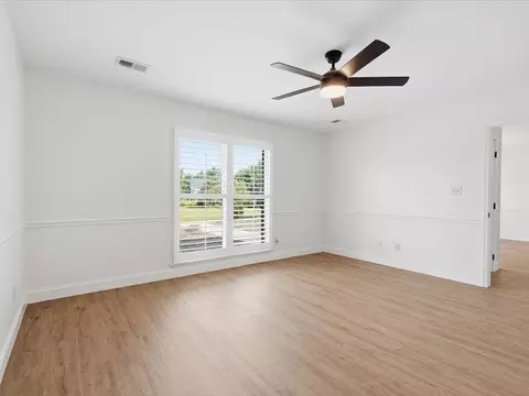 Living - 233 Summerfield Rd, Moore, SC 29369 photo 5 of 5