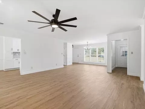 Living - 233 Summerfield Rd, Moore, SC 29369 photo 4 of 5