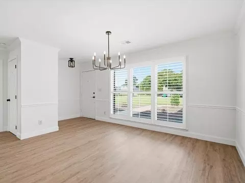 Living - 233 Summerfield Rd, Moore, SC 29369 photo 2 of 5