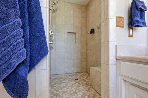 Bath - 424 Harbour View Dr, Chesnee, SC 29323 photo 4 of 7