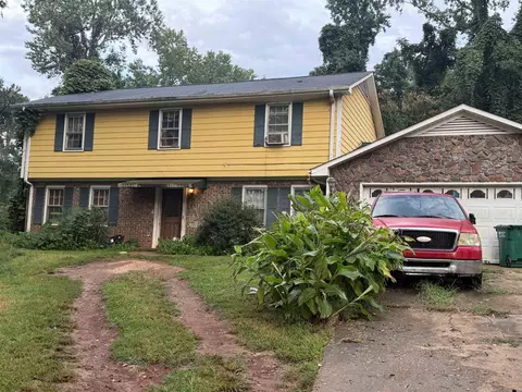 140 Chestnut Lake Dr, Inman, SC 29349