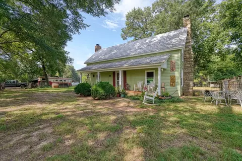 200 Lowe Ln, Inman, SC 29349