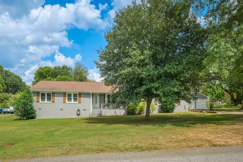 202 N Pine Lake Dr, Spartanburg, SC 29301