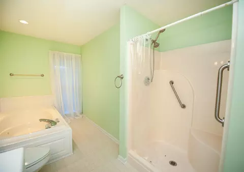 Bath - 217 Ashton Dr, Moore, SC 29369 photo 4 of 6