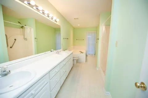 Bath - 217 Ashton Dr, Moore, SC 29369 photo 1 of 6