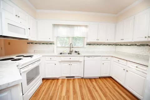 Kitchen - 217 Ashton Dr, Moore, SC 29369 photo 5 of 5