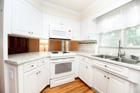 Kitchen - 217 Ashton Dr, Moore, SC 29369 photo 3 of 5