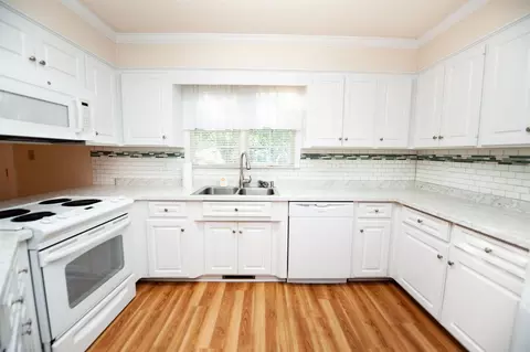 Kitchen - 217 Ashton Dr, Moore, SC 29369 photo 2 of 5