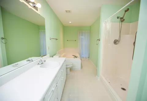 Bath - 217 Ashton Dr, Moore, SC 29369 photo 2 of 6