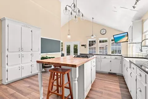 Kitchen - 652 Arlington Rd, Greer, SC 29651 photo 2 of 6