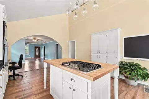 Kitchen - 652 Arlington Rd, Greer, SC 29651 photo 6 of 6