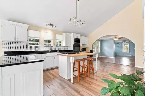 Kitchen - 652 Arlington Rd, Greer, SC 29651 photo 4 of 6