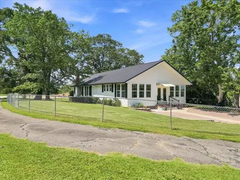 Exterior - 652 Arlington Rd, Greer, SC 29651 photo 7 of 11