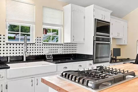 Kitchen - 652 Arlington Rd, Greer, SC 29651 photo 5 of 6