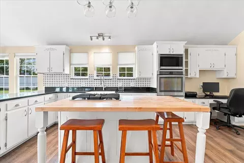 Kitchen - 652 Arlington Rd, Greer, SC 29651 photo 3 of 6