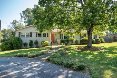 2 Selwyn Dr, Greenville, SC 29615
