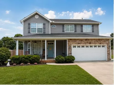 15 Camrose Dr, Greer, SC 29651